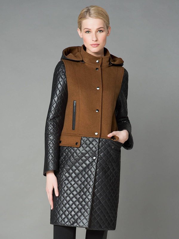 Manteau marron et noir avec capuche et garnitures matelassées