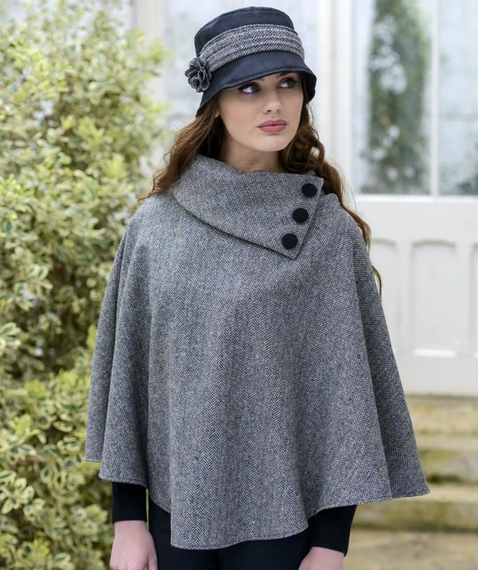 Poncho à col en tweed gris