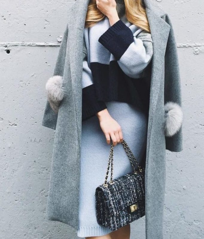 Fille dans un manteau chaud