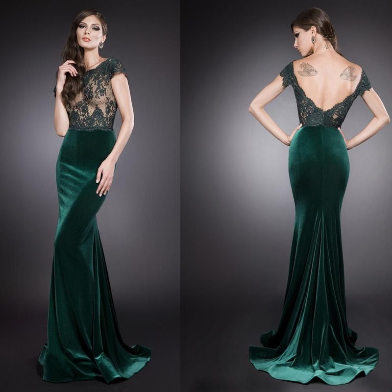 Model de rochie din catifea