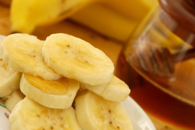 Ingrediente pentru mască cu miere și banane.