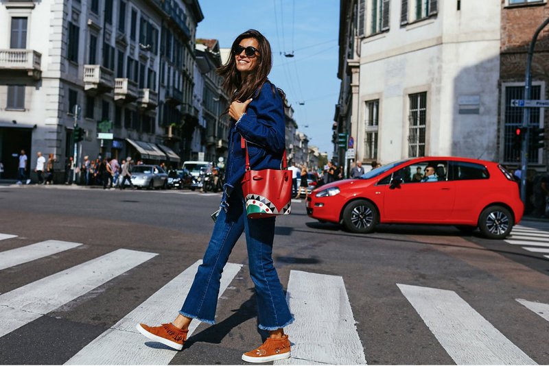 Fille stylée au printemps: nouvelles et tendances