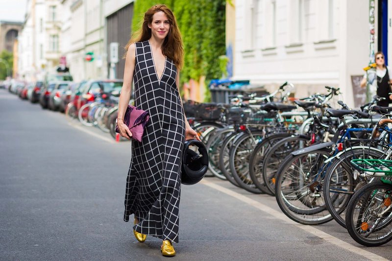 Mocassins jaunes avec une robe