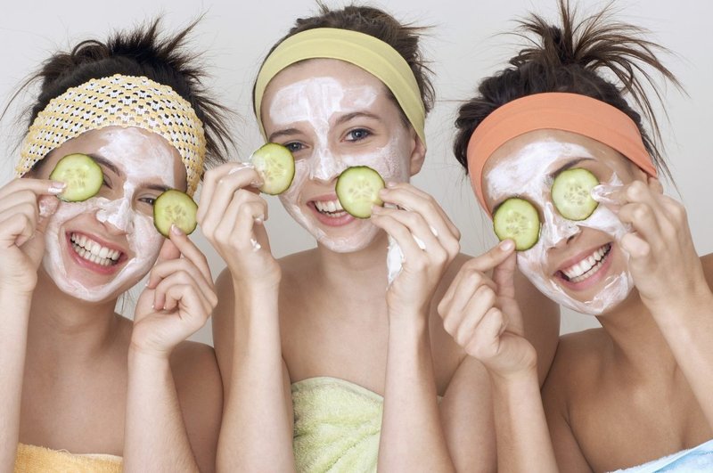 Breng een gezichtsmasker aan