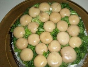 Salată de poiană cu ciuperci