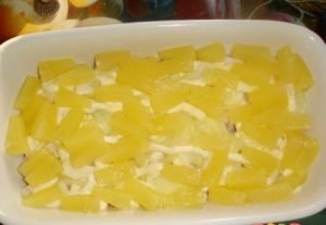 Salată de ananas și pui