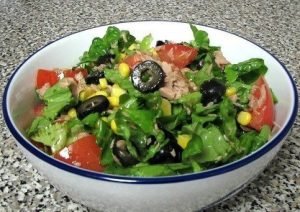 Salade de thon en conserve et de légumes