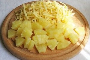 Salată cu ananas și piept de pui