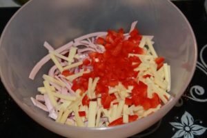 Salade de saucisses: recette avec une description