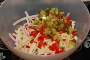 Salade de saucisses: recette avec une description