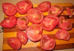 Tomates salées à l'ail et aux herbes