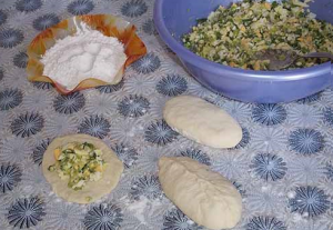 Tartes à l'œuf et aux oignons verts