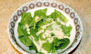 Klassieke Caesarsalade Met Kip En Beschuit