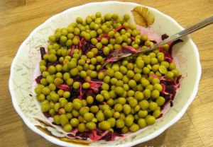 Salade à la choucroute, petits pois et betteraves