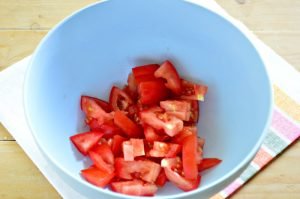 Salade de légumes au chou de Chine, concombre, tomates