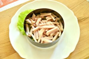 Salade Met Krabsticks, Maïs En Ham