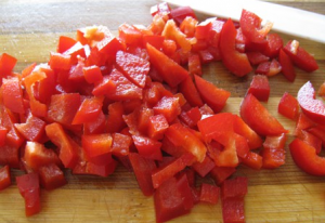 Salade de radis, chou de Chine, concombre et tomate