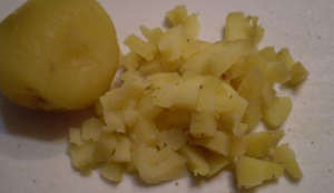 Salată de cartofi cu cârnați