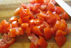 Salade de radis, chou de Chine, concombre et tomate