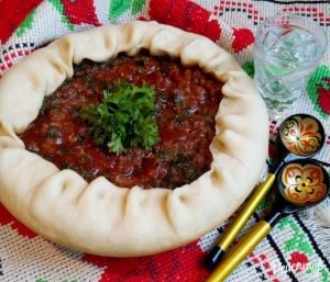 Tarte à la viande dans une cocotte