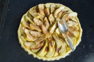 Tarte aux pommes sablée à la meringue