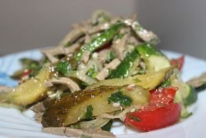 Salată cu ficat și legume