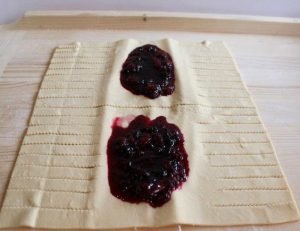 Strudel met bladerdeegbessen