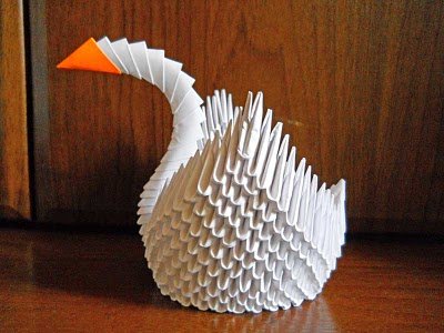 Comment faire un cygne en papier: par étapes