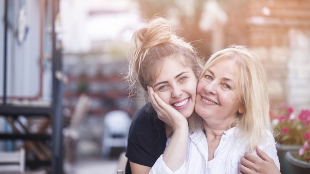 conspiration mère enfants adultes