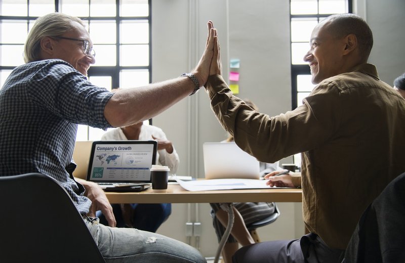 Complot d'ennemis au travail