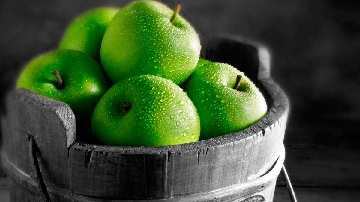 Sort d'amour sur une pomme verte