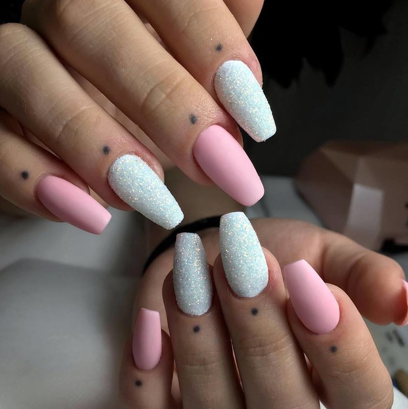 Klassiek minimalisme in nail art