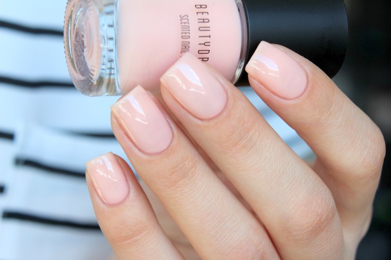 Vernis à ongles court rose