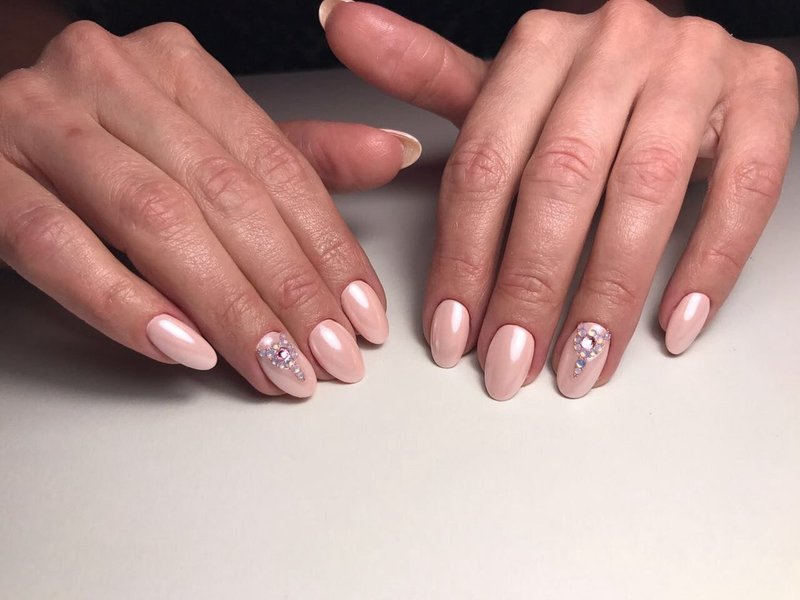 Nagel manicure met strass en wrijf