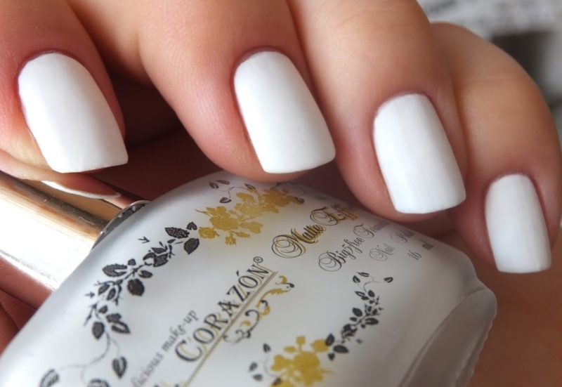 Witte manicure