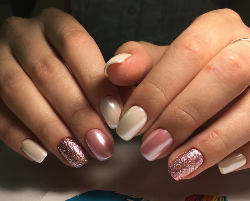 Ongles en nacre rose