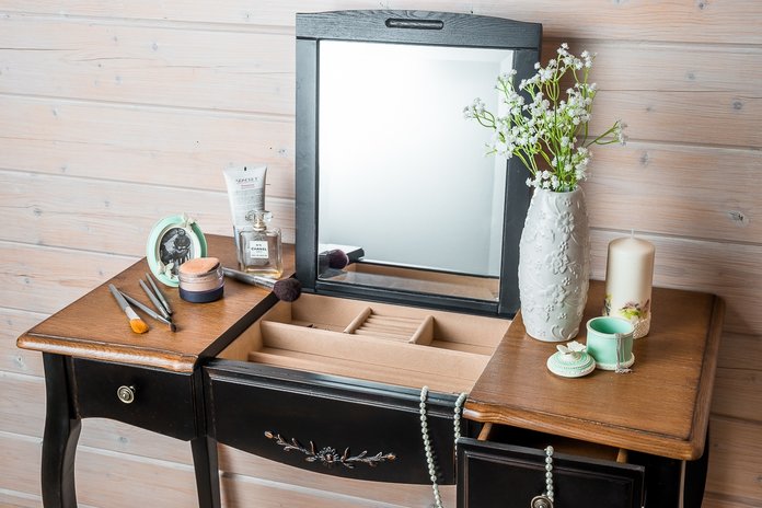 Make-up tafel met een spiegel