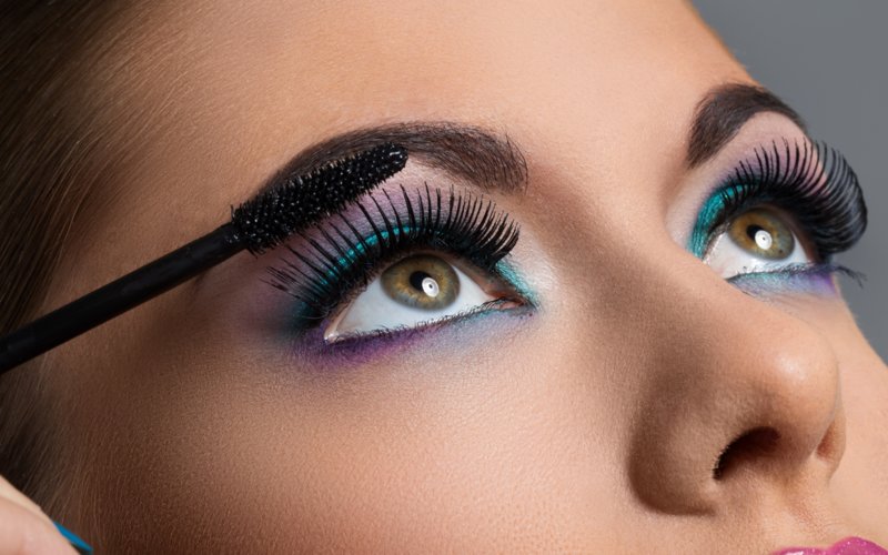 Mascaratoepassing op wimperverlengingen