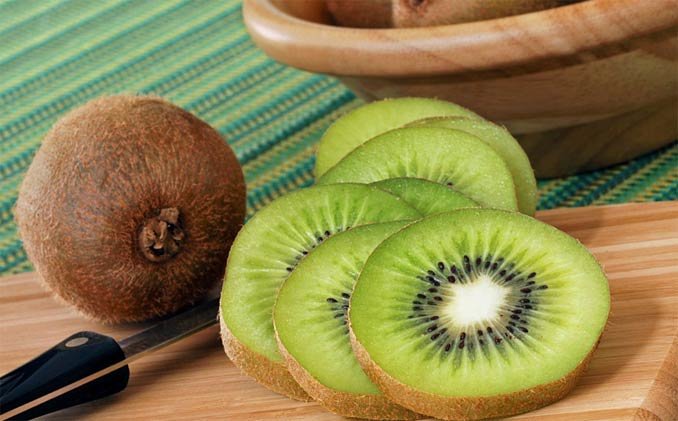 Kiwi în măști de păr