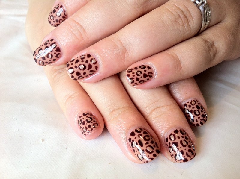 Print Leopard pe unghii