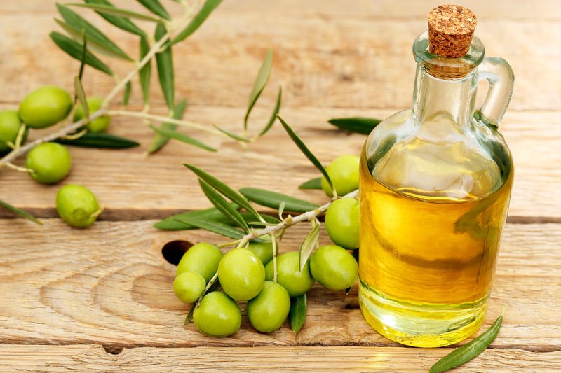 Hladké vlasy s olivovým olejom