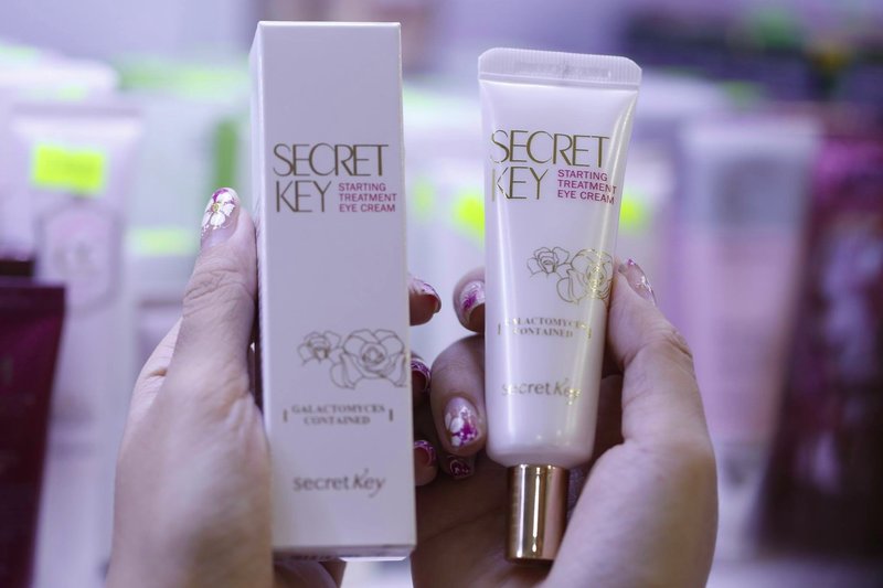 Secret Key Startbehandeling oogcrème Galactomyces bevat