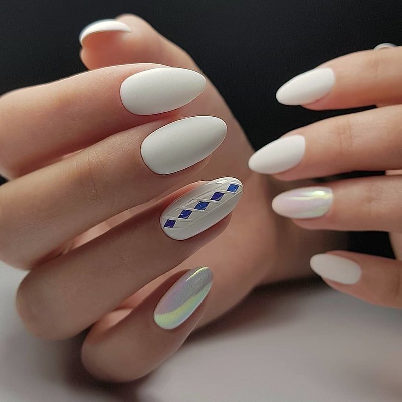 Manicure aziendale con geometria.