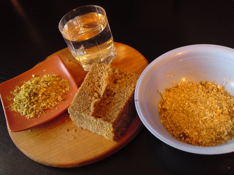 Masque de pain aux herbes pour les cheveux