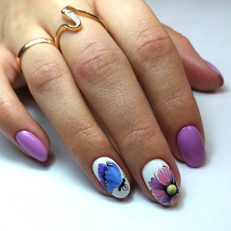 Manicure floreale brillante