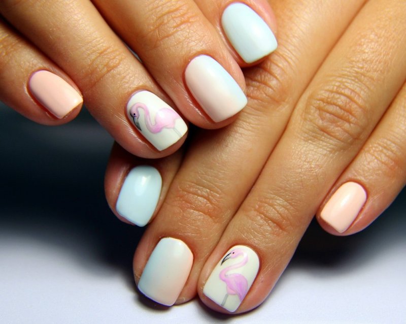 Ombre manicure con gommalacca e fantasia