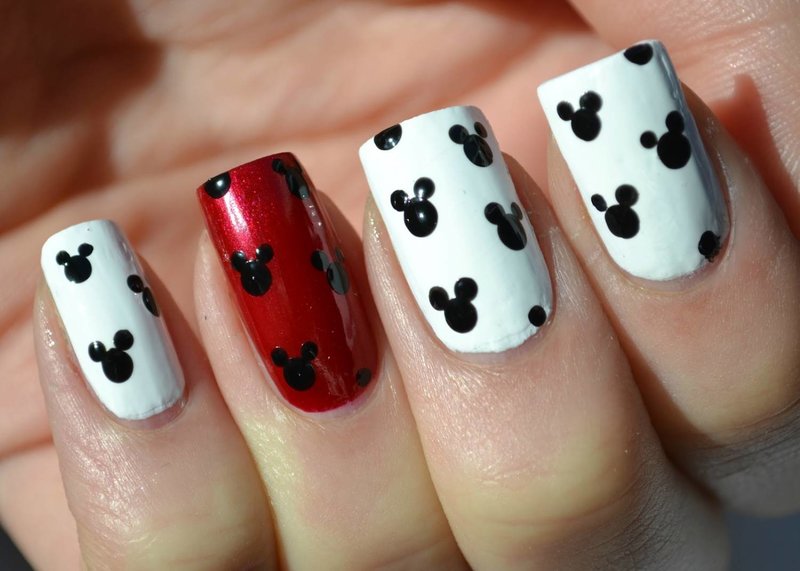 Dots și manichiura shellac.