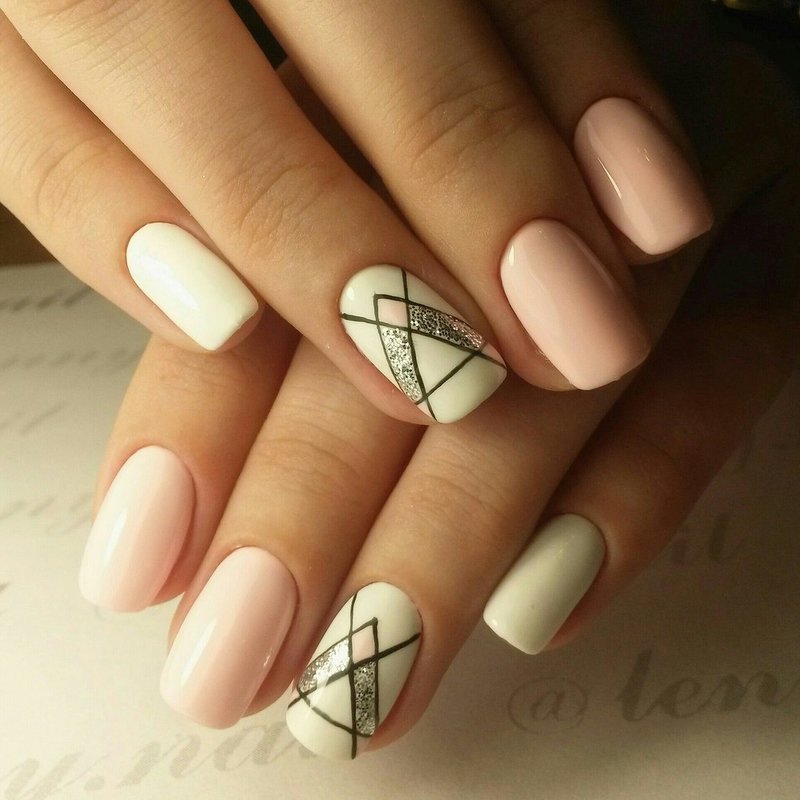 Manicure geometrica in palette.