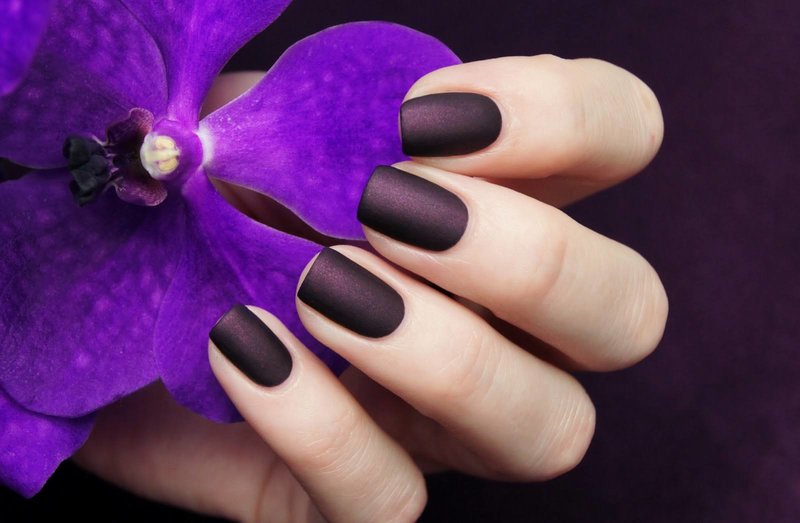 Matte manicure