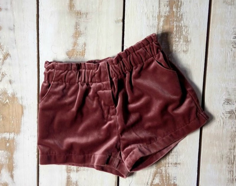 Velours shorts model